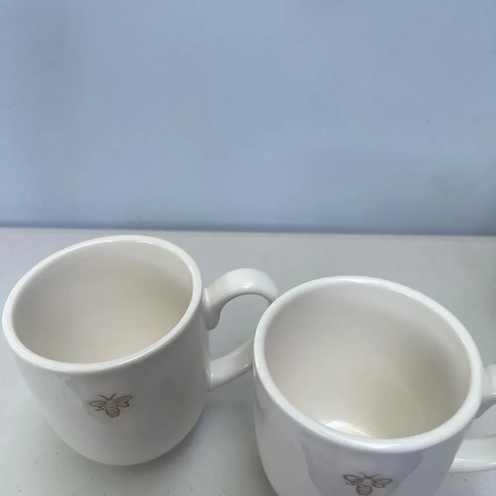 Vintage Pottery Barn BEE White China Tea Pot with mugs 8 oz